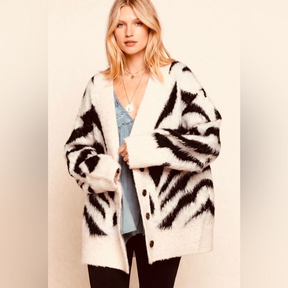 POL Zebra Print Fuzzy Cardigan‎ – Oversized Boho Chic Cozy Layer – Size L